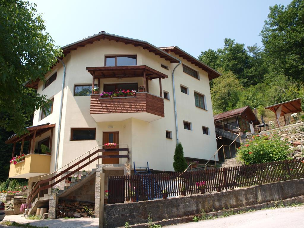 特里亚夫纳 新阁旅馆酒店 外观 照片
